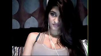 hot indian girl showing boobs on cam