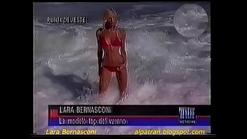 LARA BERNASCONI en biquini