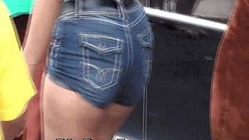 Big booty babe in tight booty shorts