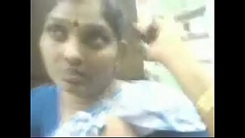 VID-20160725-PV0001-Villivakkam (IT) Tamil 38 yrs old married beautiful, hot and sexy housewife aunty Mrs. Janaki Ramachandran boobs pressed and sucked sex porn video # Indha auntya ozhuthavanukku sema chance kedachadhu; adhishtakkaran, lucky man..!