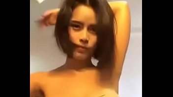 Lydia SG flashing for 2 seconds - naughtycamvideos.net