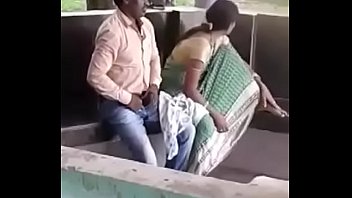 Boudi sex in Park