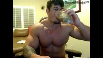 Muscle Jock Jerking Off On Cam