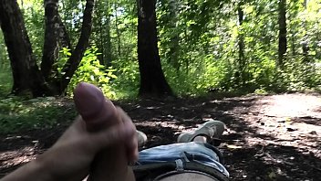 CAUGHT BEAUTIFUL GIRL MASTURBATING AT THE PARK (PART 1)