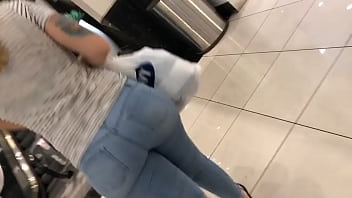 Huge White Candid Ass At the Northridge Mall