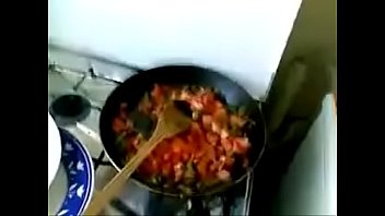 Desi bhabhi sucking while cooking